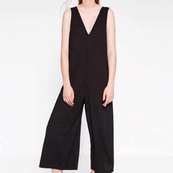 sleeveless cropped jumpsuit